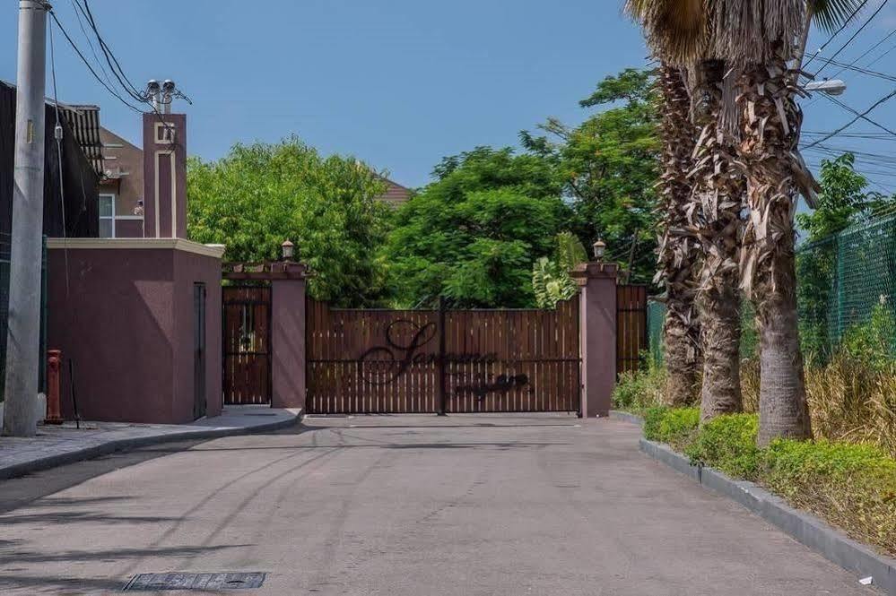 New Kingston Guest Apt At Sonoma Estate Экстерьер фото